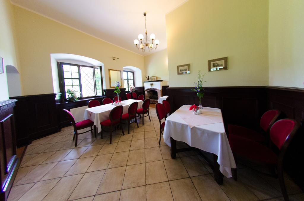 克洛碧洛维萨宫殿酒店 Kąty Wrocławskie 外观 照片