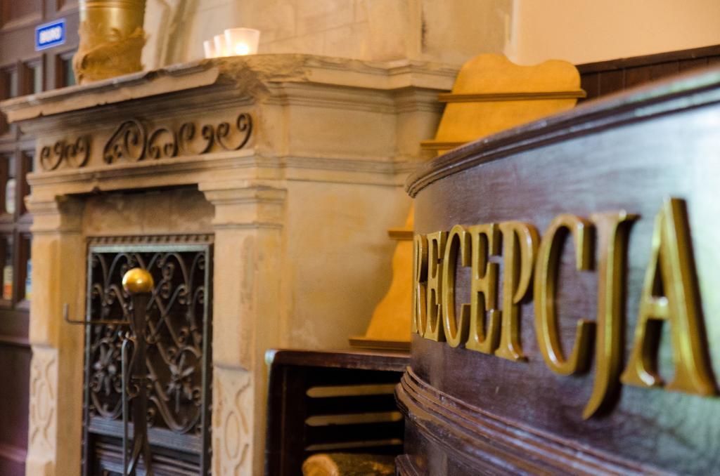 克洛碧洛维萨宫殿酒店 Kąty Wrocławskie 外观 照片