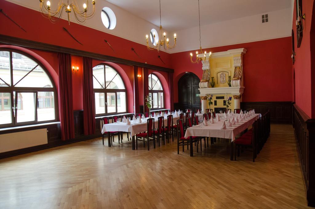 克洛碧洛维萨宫殿酒店 Kąty Wrocławskie 外观 照片