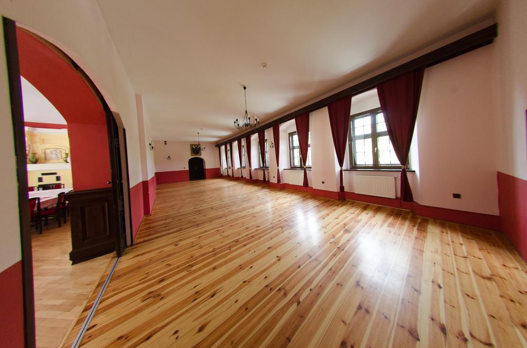克洛碧洛维萨宫殿酒店 Kąty Wrocławskie 外观 照片