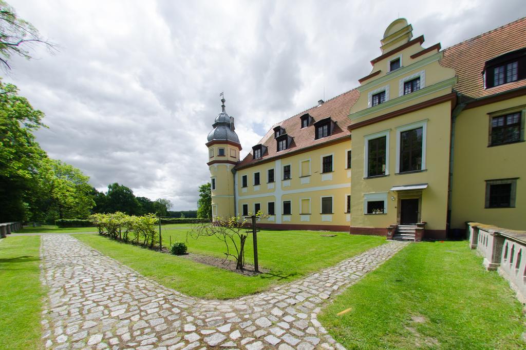 克洛碧洛维萨宫殿酒店 Kąty Wrocławskie 外观 照片