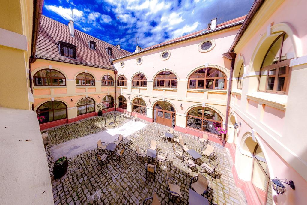 克洛碧洛维萨宫殿酒店 Kąty Wrocławskie 外观 照片