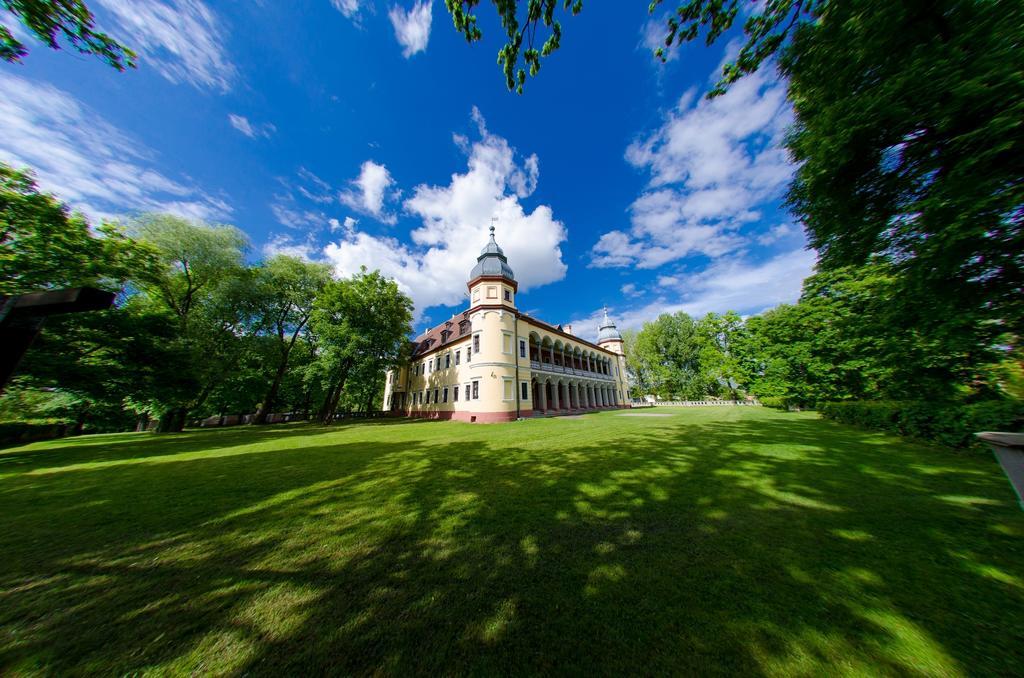 克洛碧洛维萨宫殿酒店 Kąty Wrocławskie 外观 照片