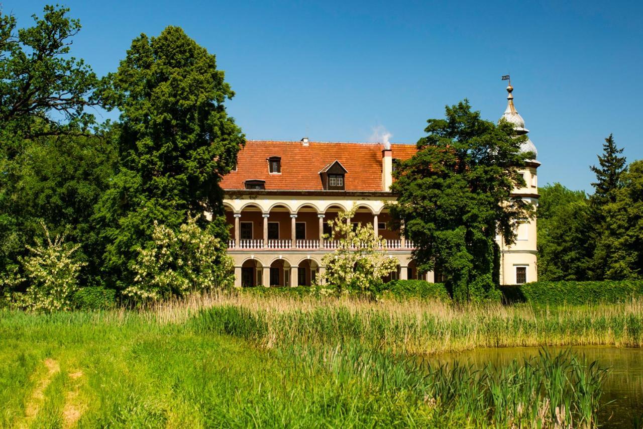 克洛碧洛维萨宫殿酒店 Kąty Wrocławskie 外观 照片
